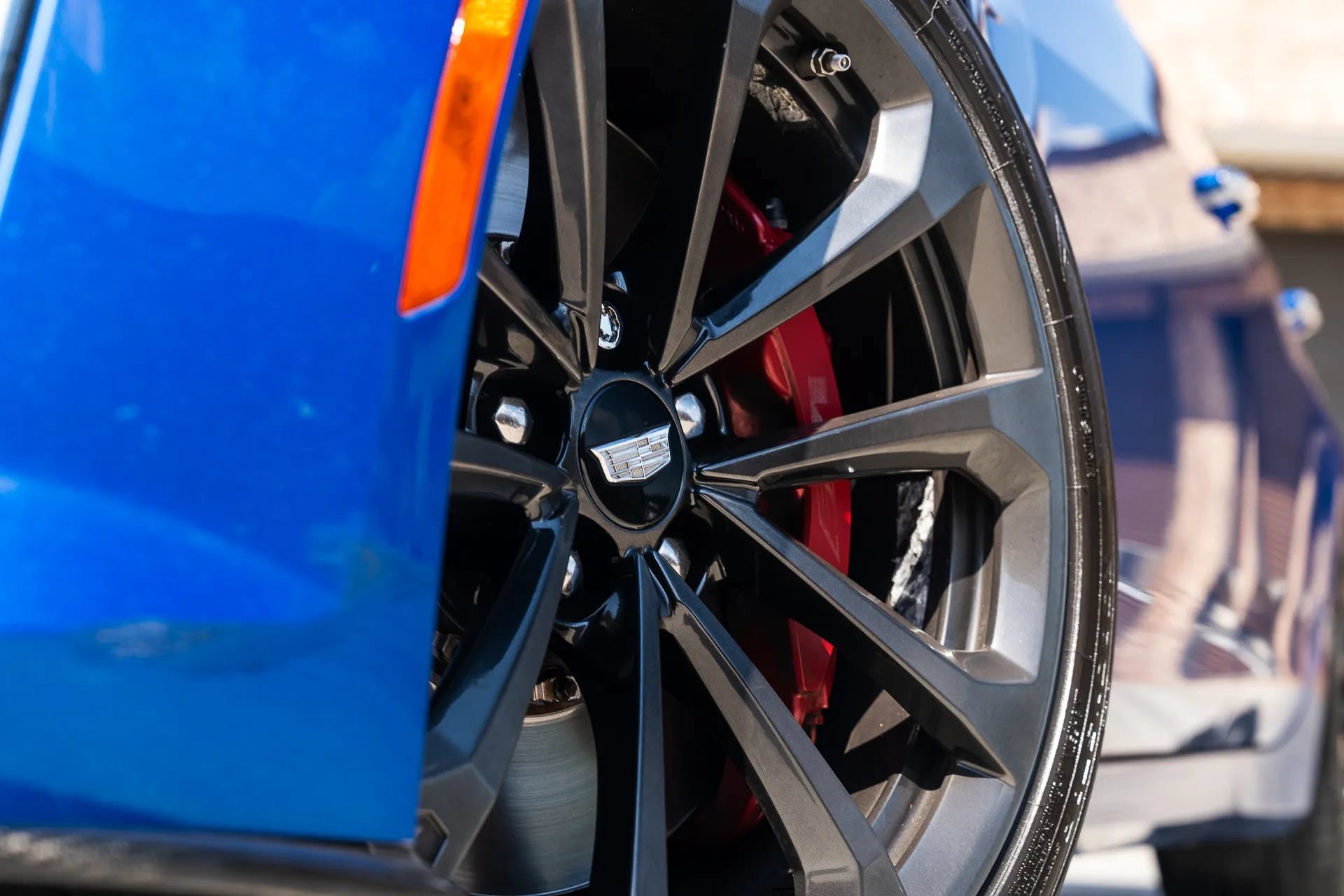 Used 2018 Cadillac CTS V w/ Luxury Package RWD image 3