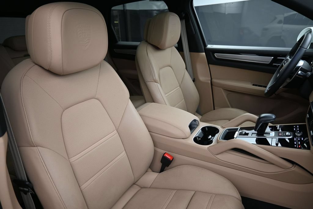 Certified 2023 Porsche Cayenne Platinum Edition AWD/4WD image 30