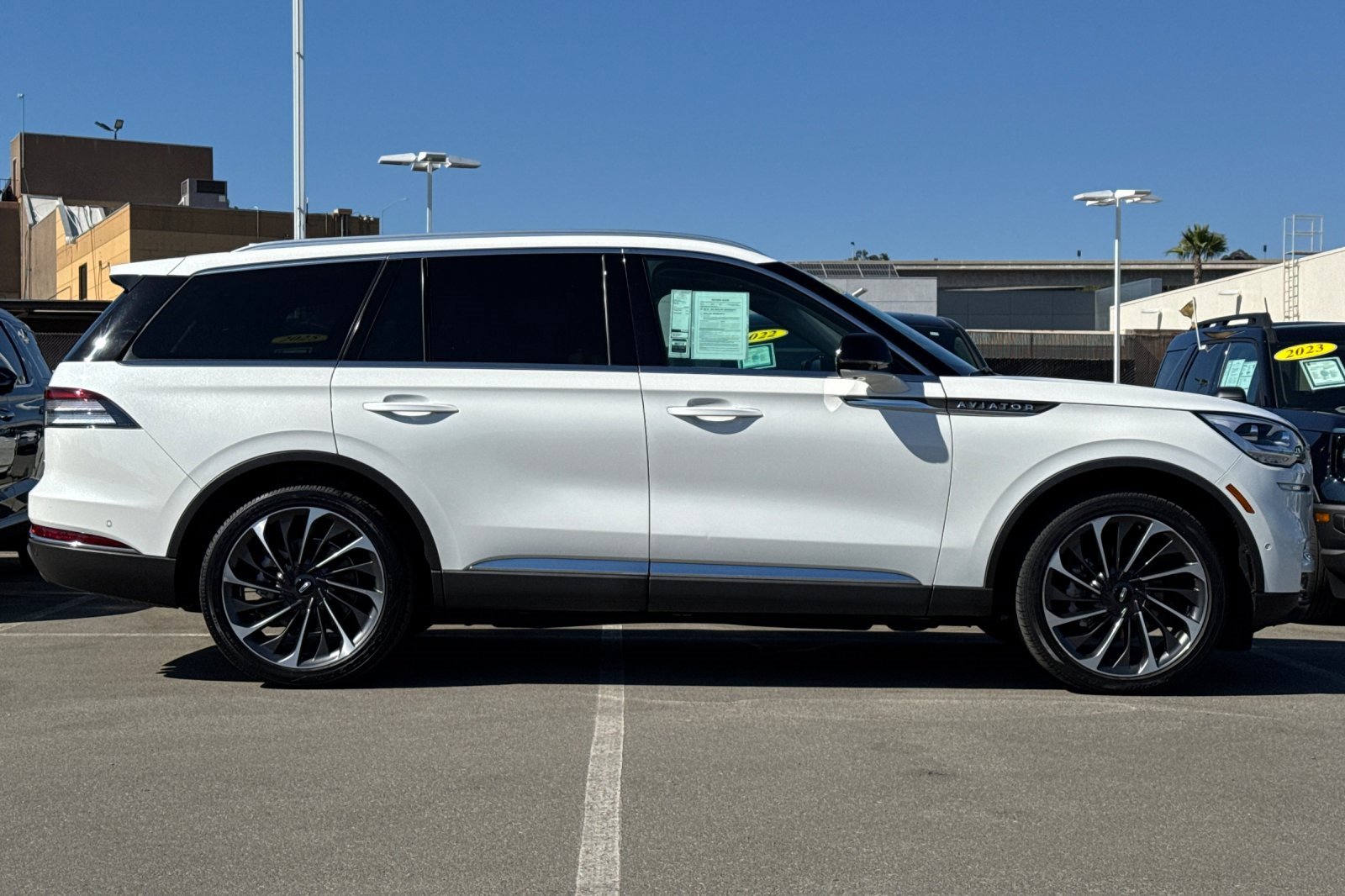 Used 2022 Lincoln Aviator Reserve w/ Equipment Group 201A image 2