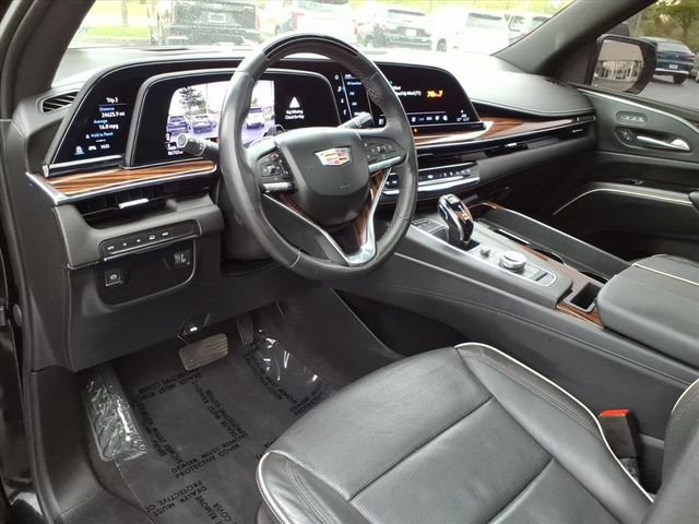 Used 2023 Cadillac Escalade Premium Luxury AWD/4WD image 3