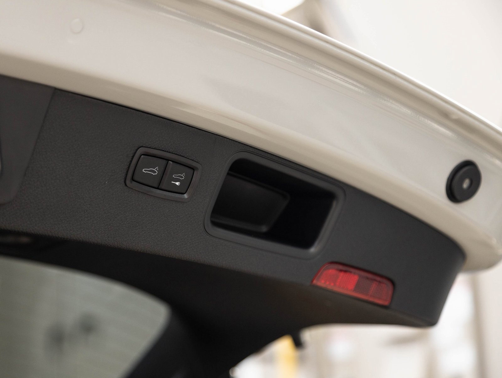 Used 2025 Porsche Macan image 31