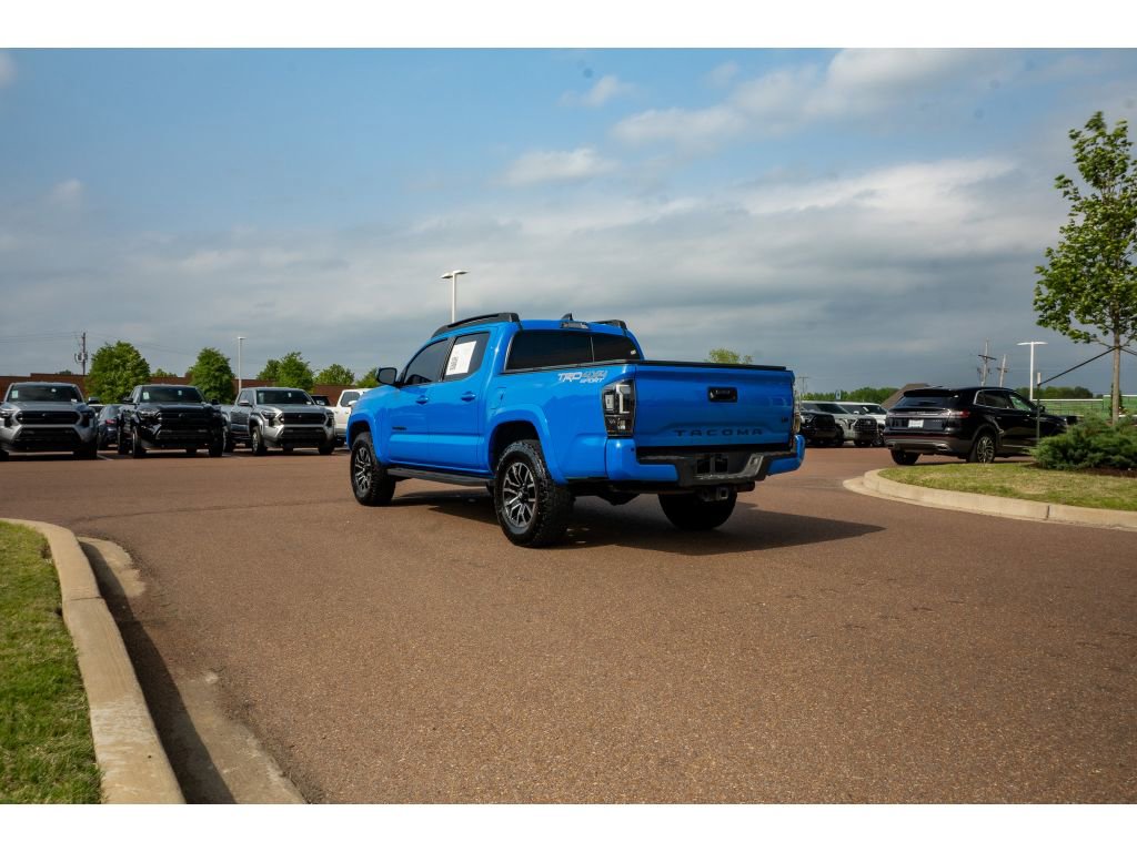 Used 2020 Toyota Tacoma TRD Sport w/ TRD Premium Sport Package AWD/4WD image 7