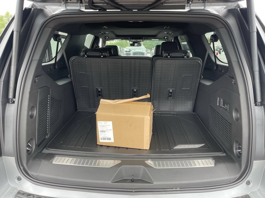 New 2026 Chevrolet Suburban Premier w/ Sun And Tow Package AWD/4WD image 25