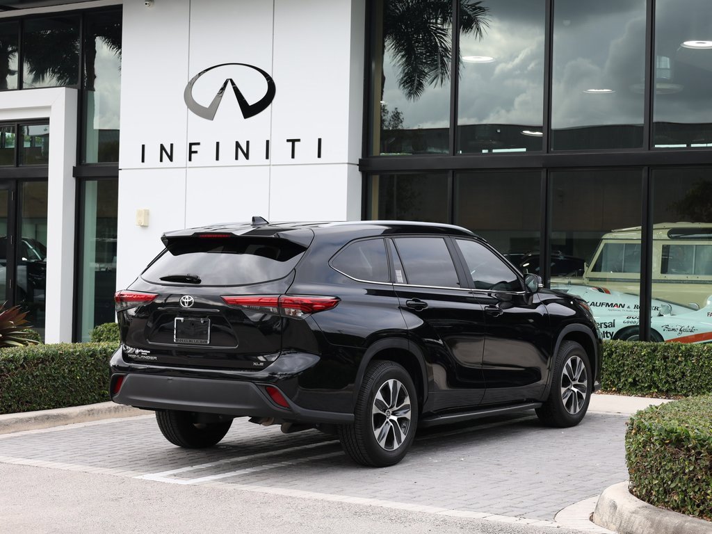 Used 2023 Toyota Highlander XLE image 4