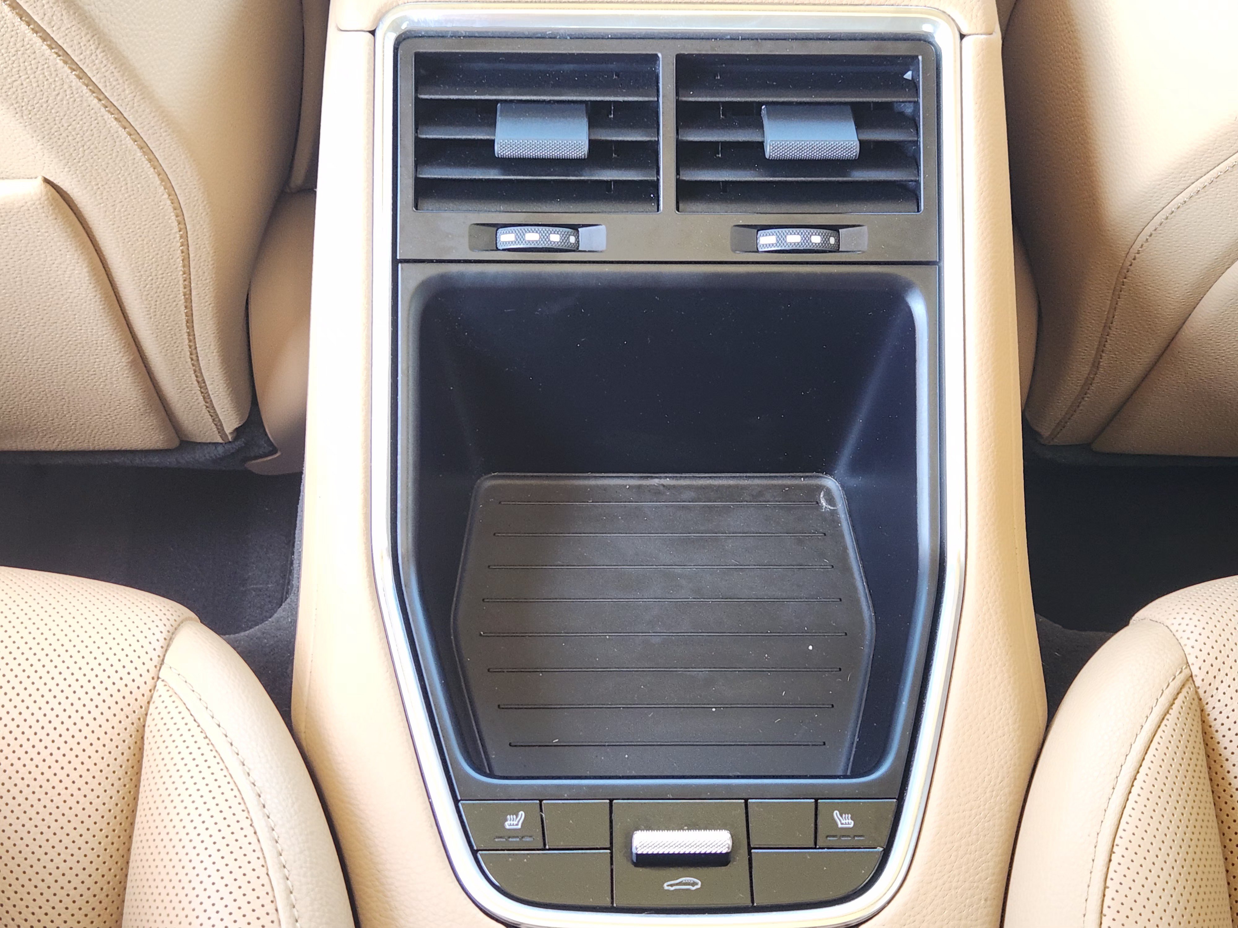 Used 2018 Porsche Panamera 4 AWD/4WD image 30