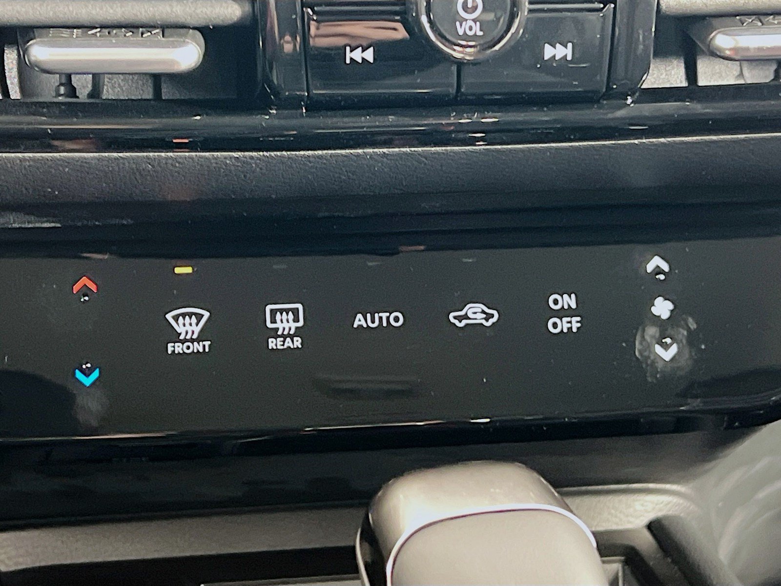 New 2025 Nissan Kicks SR w/ Illumination Package AWD/4WD image 10