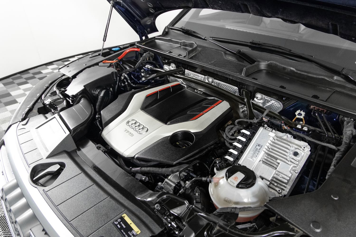 Used 2018 Audi SQ5 Premium Plus w/ Navigation Package image 38