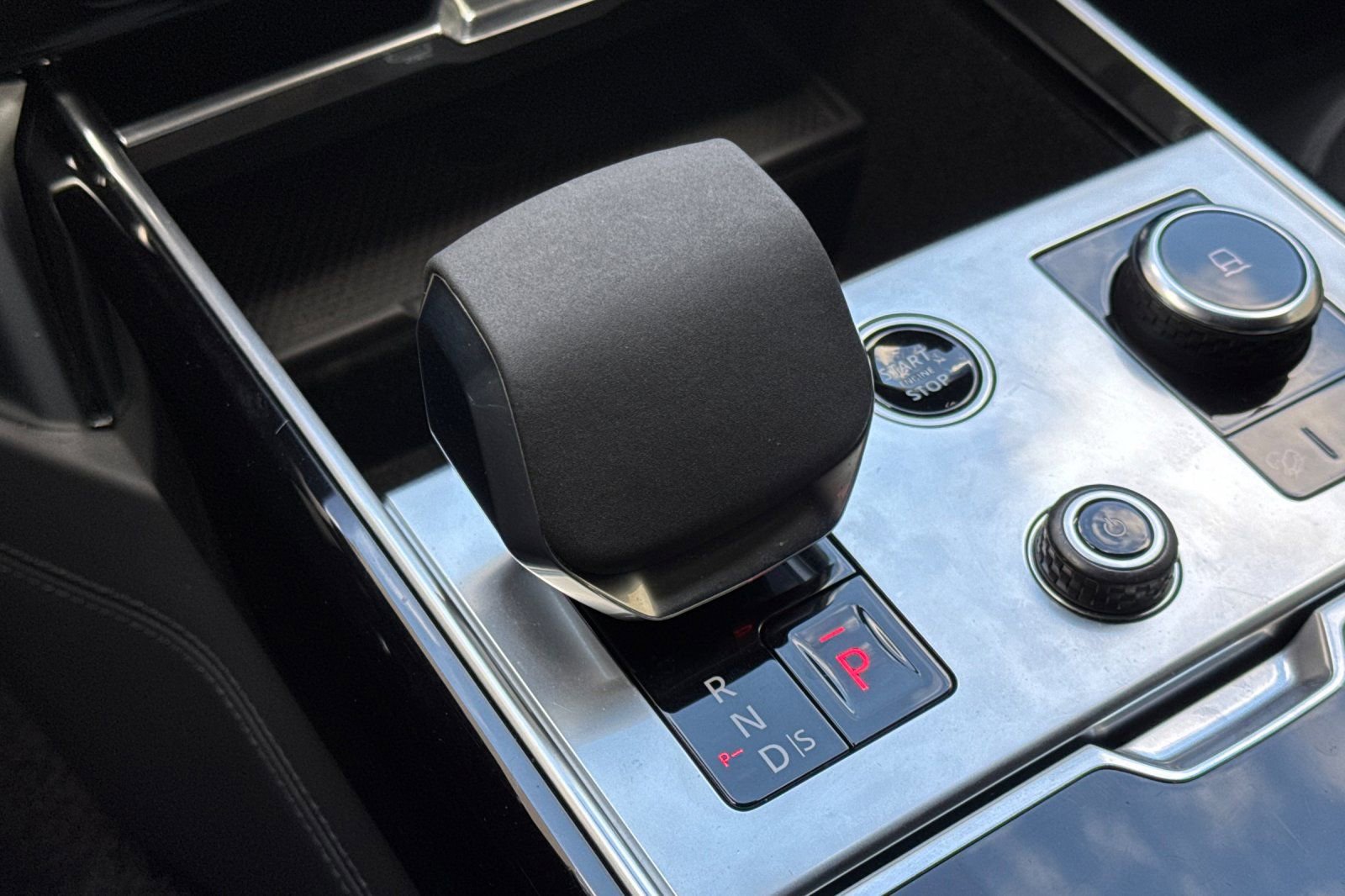 Used 2023 Land Rover Range Rover Autobiography image 25