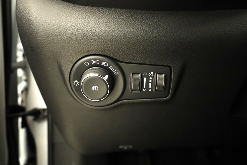 Used 2022 Jeep Compass Limited image 33