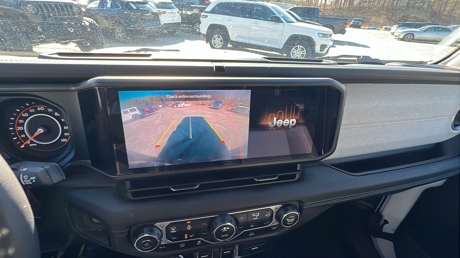 Used 2025 Jeep Wrangler Sahara image 31