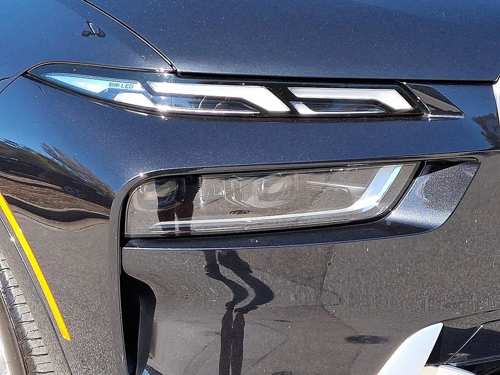 Used 2023 BMW X7 xDrive40i w/ Premium Package image 9