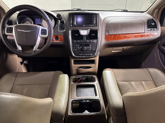 Used 2014 Chrysler Town & Country Touring FWD image 18