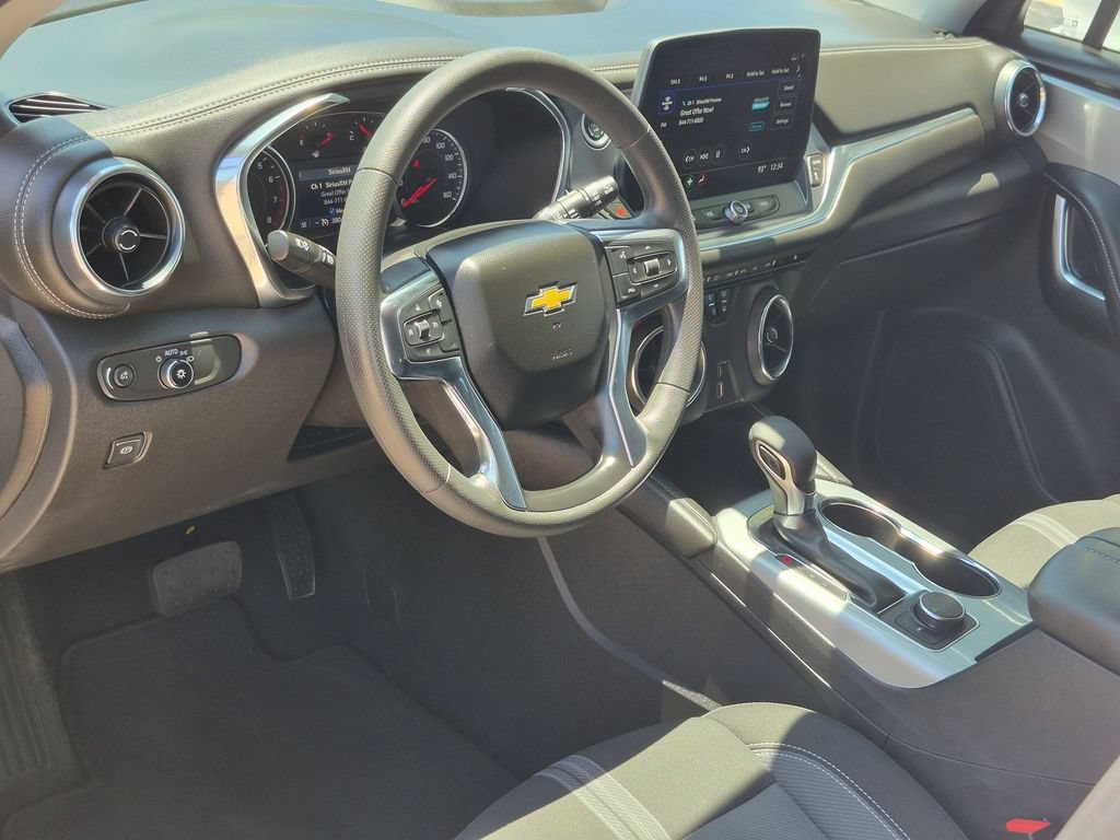 Used 2025 Chevrolet Blazer LT FWD image 14