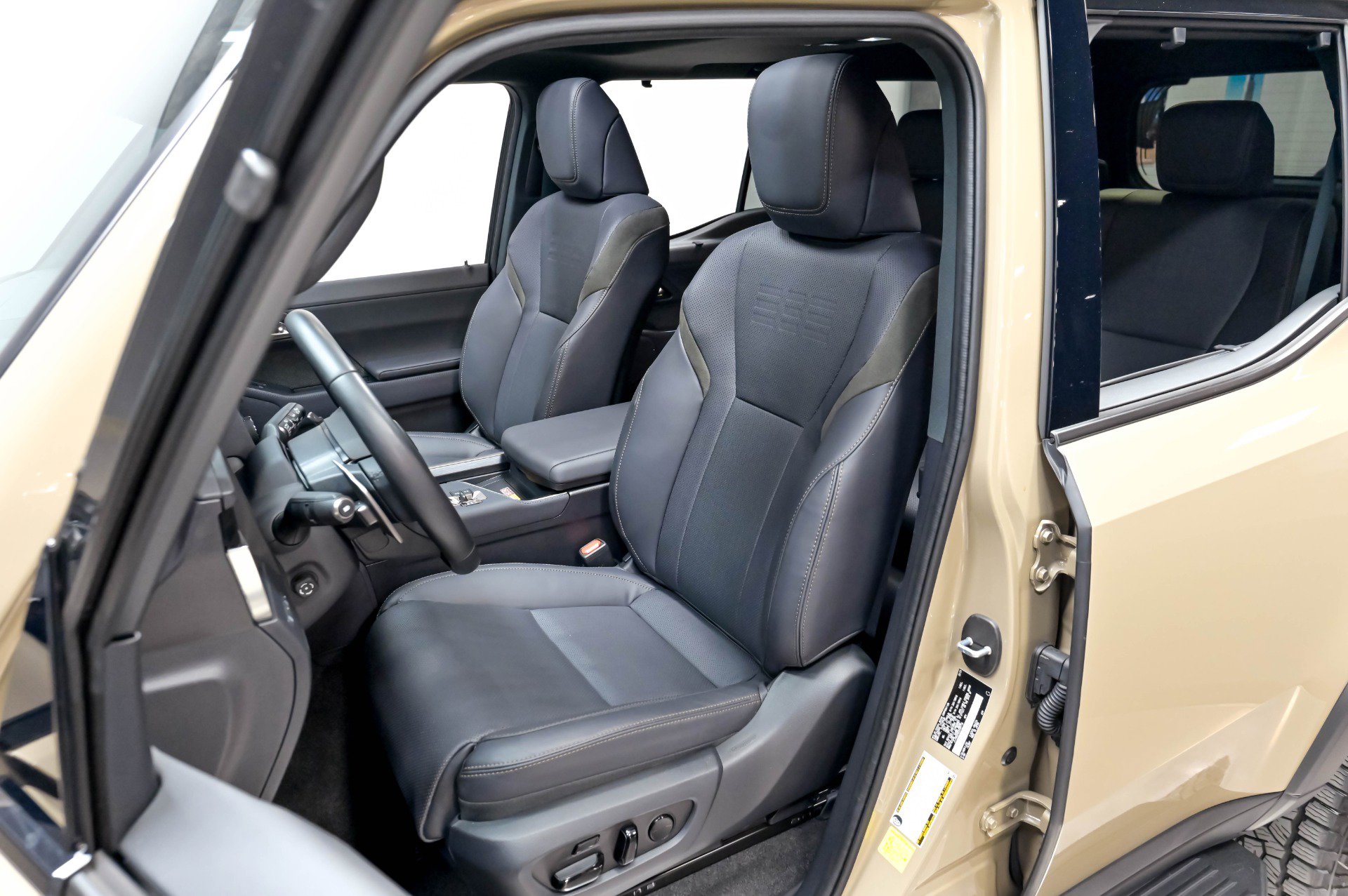 Used 2025 Lexus GX 550 AWD/4WD image 7