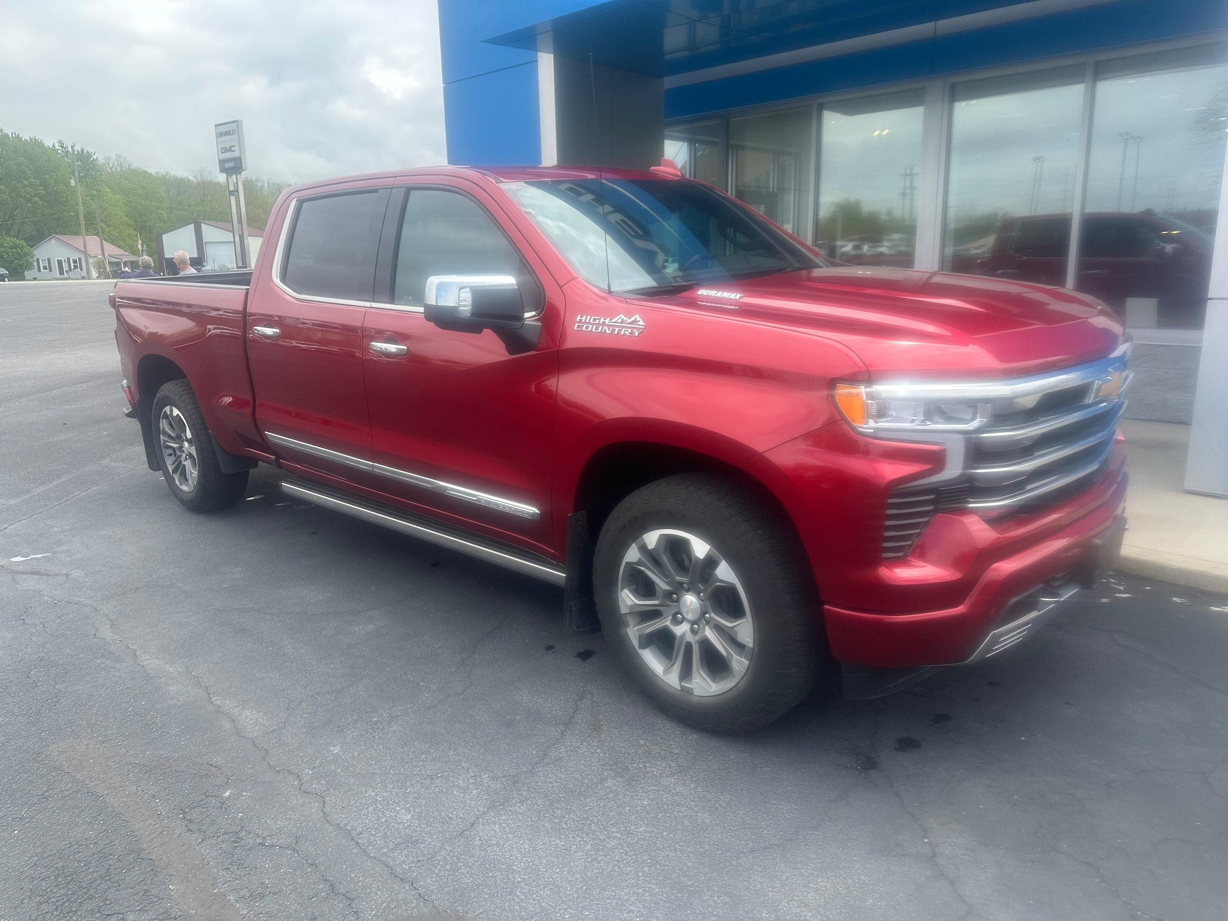 Used 2024 Chevrolet Silverado 1500 High Country w/ Technology Package AWD/4WD image 3