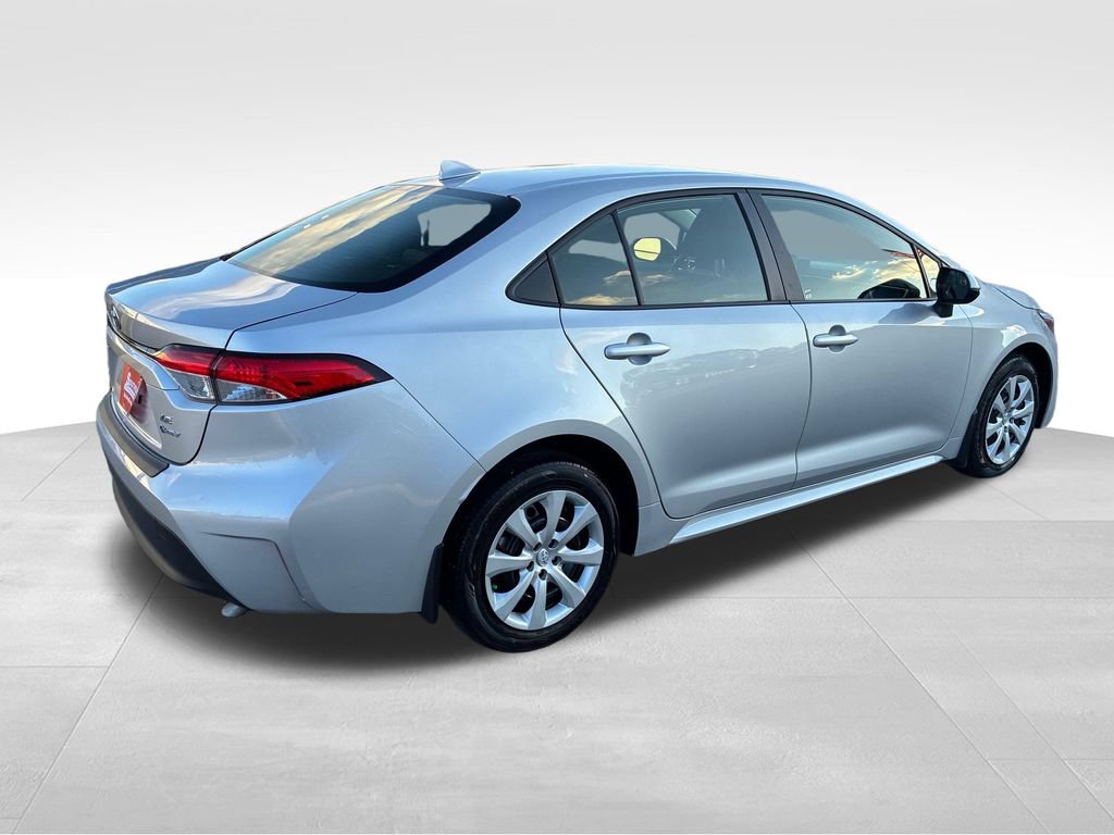 Used 2025 Toyota Corolla LE FWD image 5