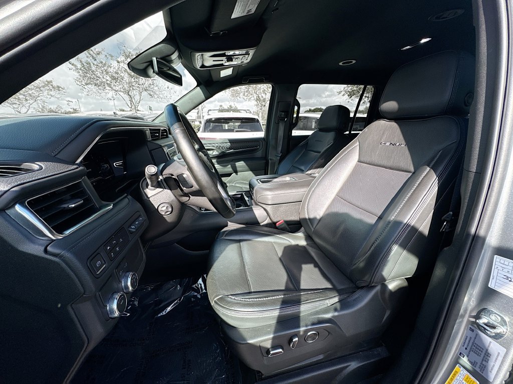 Used 2024 GMC Yukon XL Denali RWD image 23
