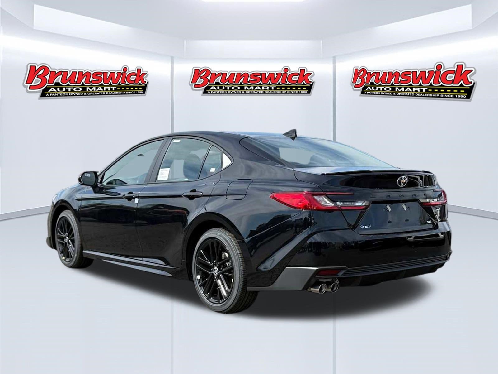 New 2026 Toyota Camry SE FWD image 4