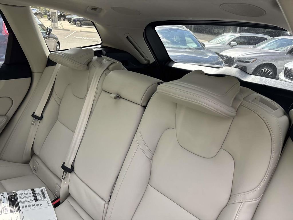 New 2026 Volvo XC60 B5 Ultra w/ Protection Package Premier image 24