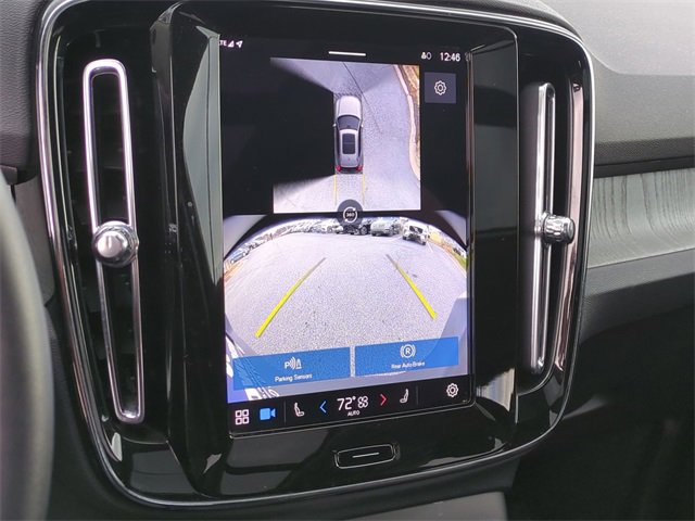 Used 2025 Volvo XC40 B5 Plus image 12