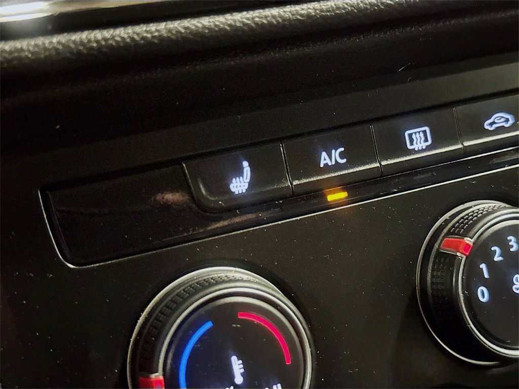 Used 2022 Volkswagen Taos SE image 19