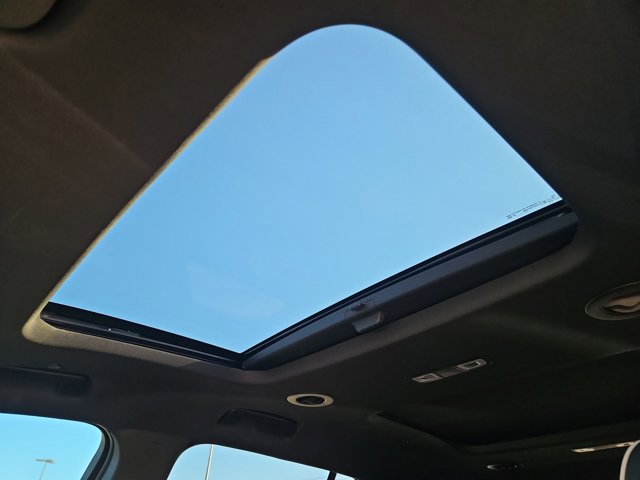 Used 2023 Chevrolet Traverse Premier w/ Redline Edition image 15