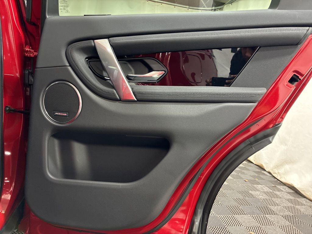 Used 2025 Land Rover Discovery Sport S image 14