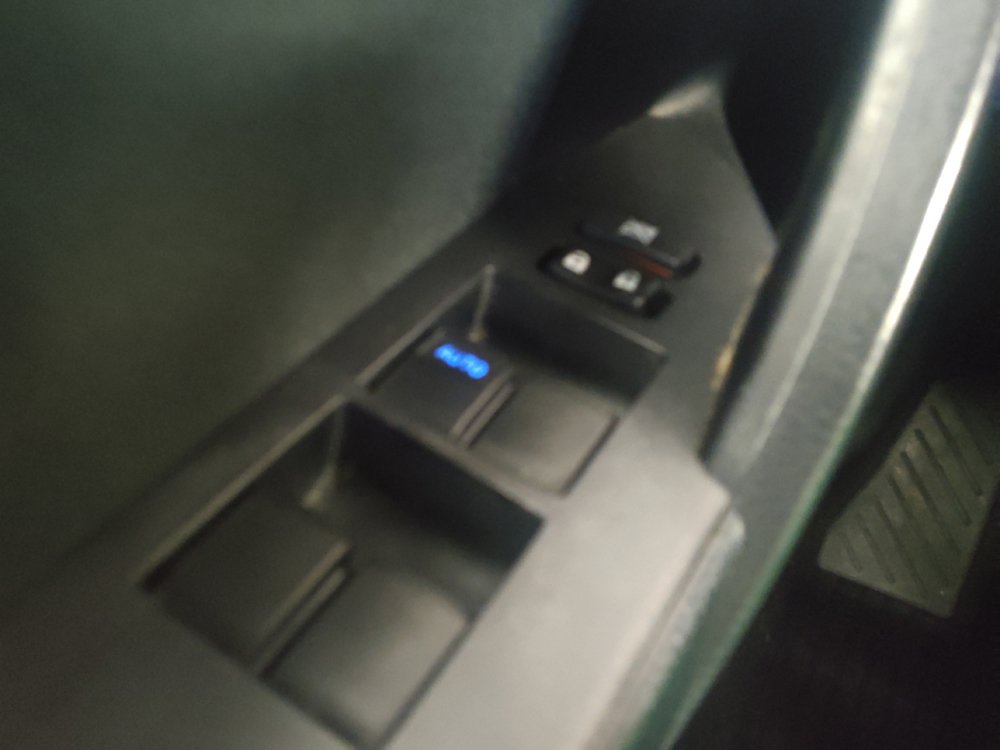 Used 2018 Toyota Corolla LE FWD image 27