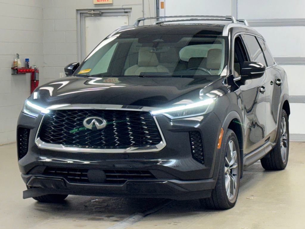 Used 2023 INFINITI QX60 Luxe w/ Performance Audio Package image 3