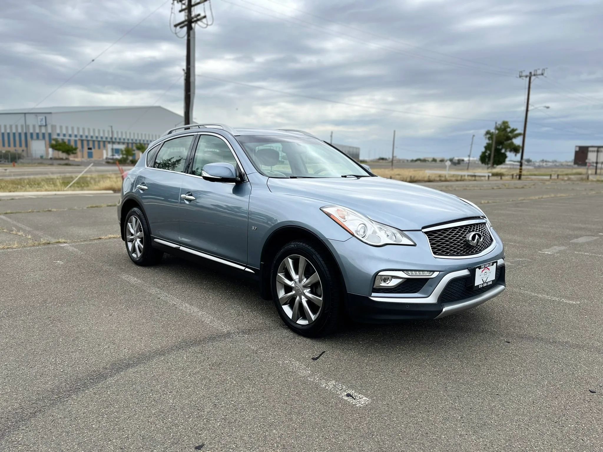 Used 2016 INFINITI QX50 2WD w/ Premium Plus Package image 3