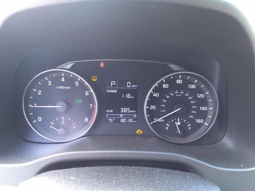 Used 2017 Hyundai Elantra SE FWD image 16