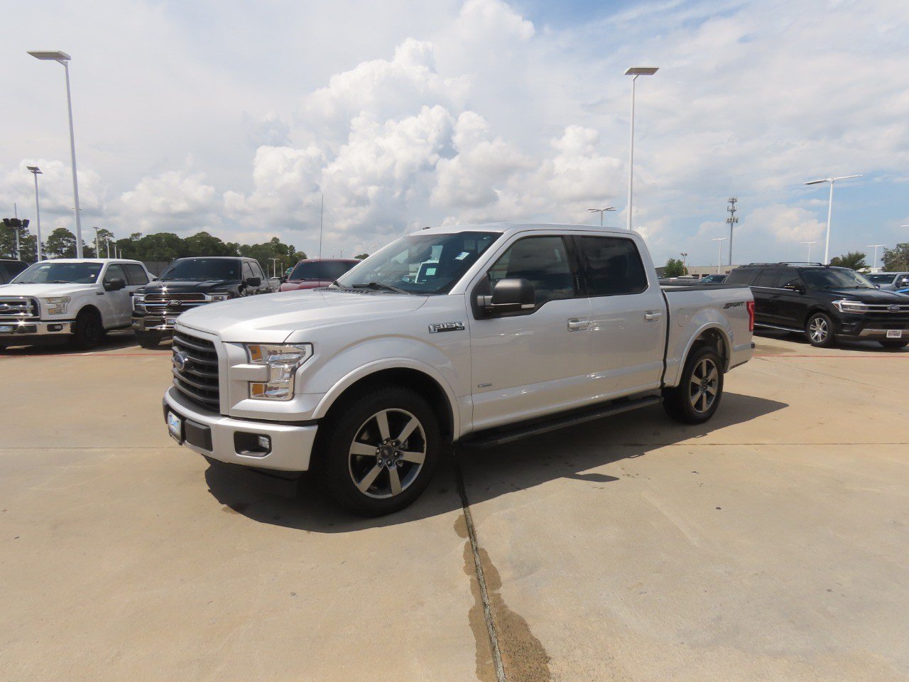 Used 2017 Ford F150 XLT w/ Equipment Group 302A Luxury RWD image 2