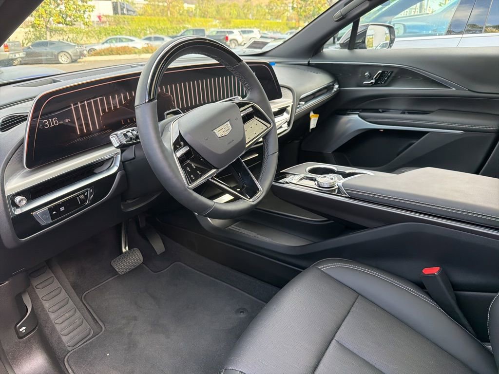Used 2026 Cadillac Lyriq Premium Luxury AWD/4WD image 4