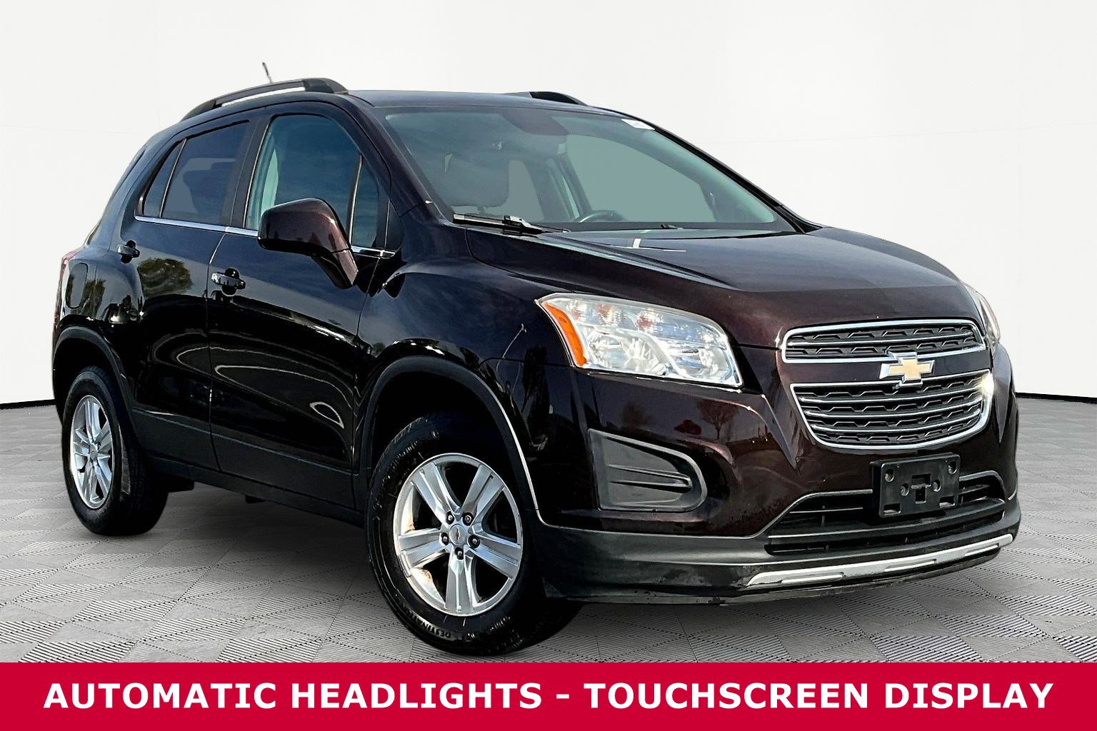 Used 2015 Chevrolet Trax LT w/ LT Sun and Sound Package AWD/4WD image 3