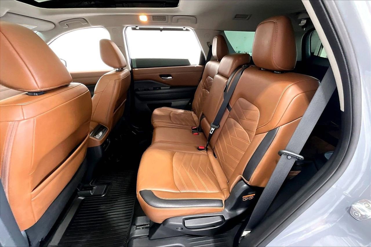 Used 2023 Nissan Pathfinder Platinum w/ Cargo Package FWD image 19