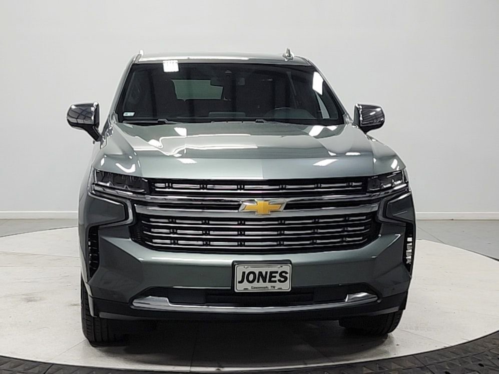 Used 2023 Chevrolet Suburban Premier AWD/4WD image 2