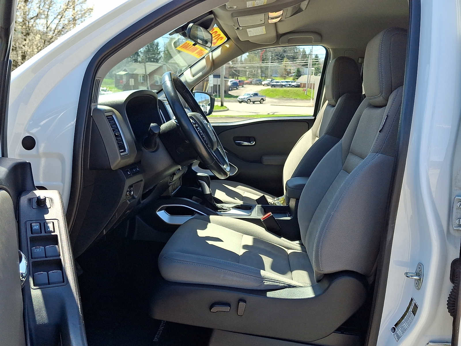 Used 2022 Nissan Frontier SV image 14