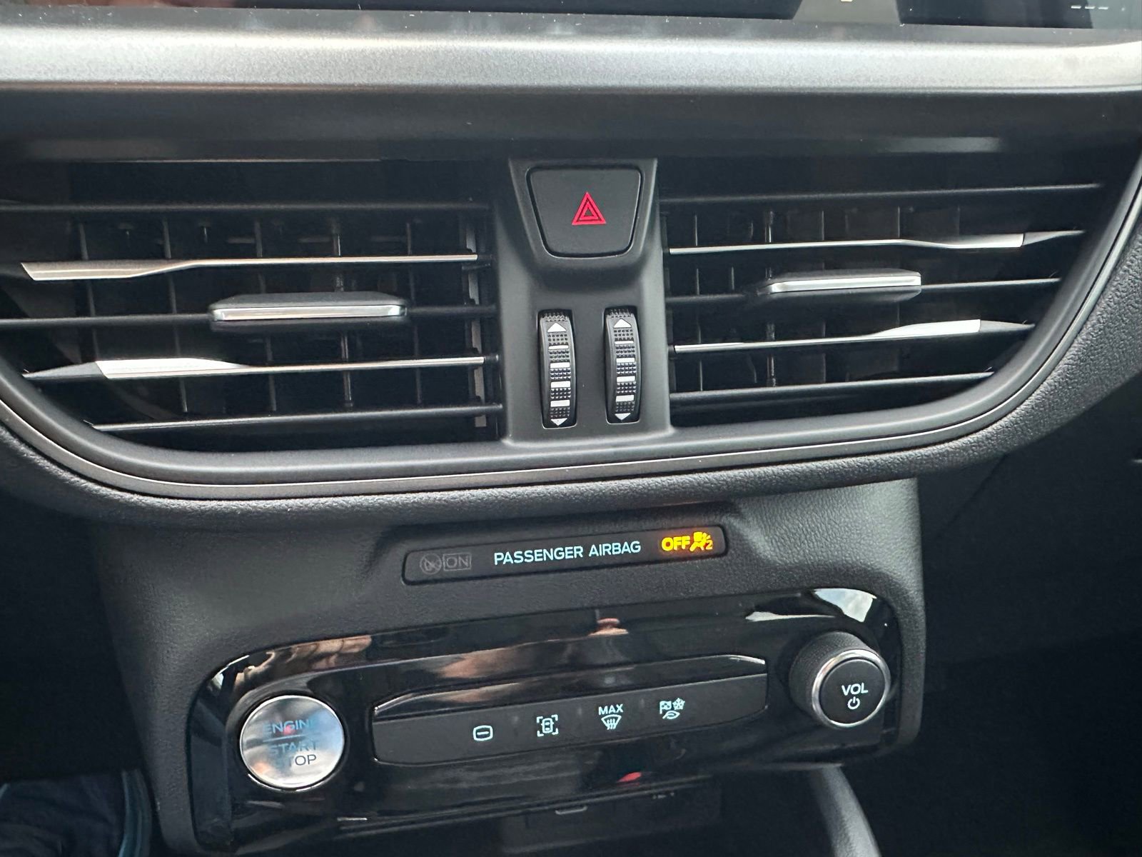 New 2025 Ford Escape SE image 17