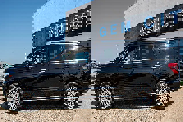 Used 2024 Ford Expedition Platinum image 2