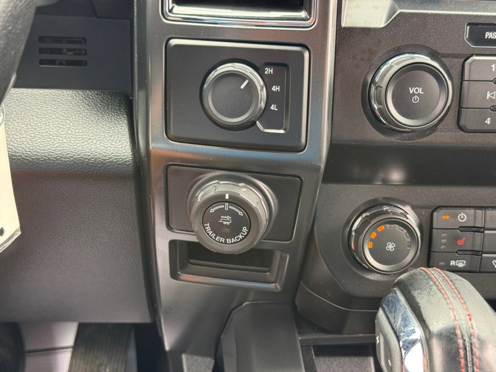 Used 2019 Ford F150 XLT w/ Equipment Group 302A Luxury AWD/4WD image 19