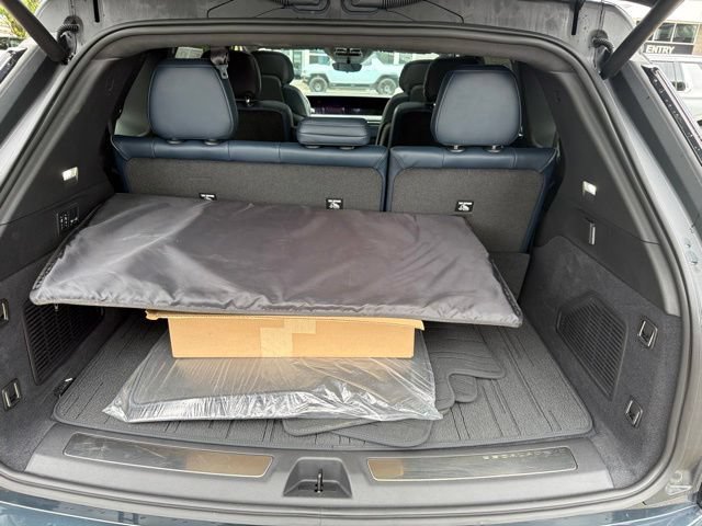 Used 2025 Cadillac Escalade IQ Luxury 2 w/ LPO, Premium Carpet Package AWD/4WD image 10