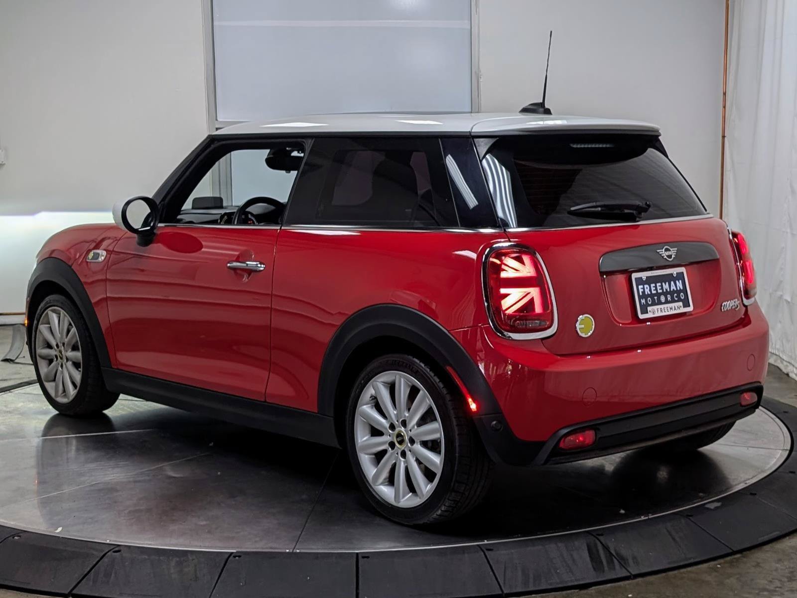 Used 2021 MINI Cooper SE w/ 8.8" Touchscreen Nav Package FWD image 7