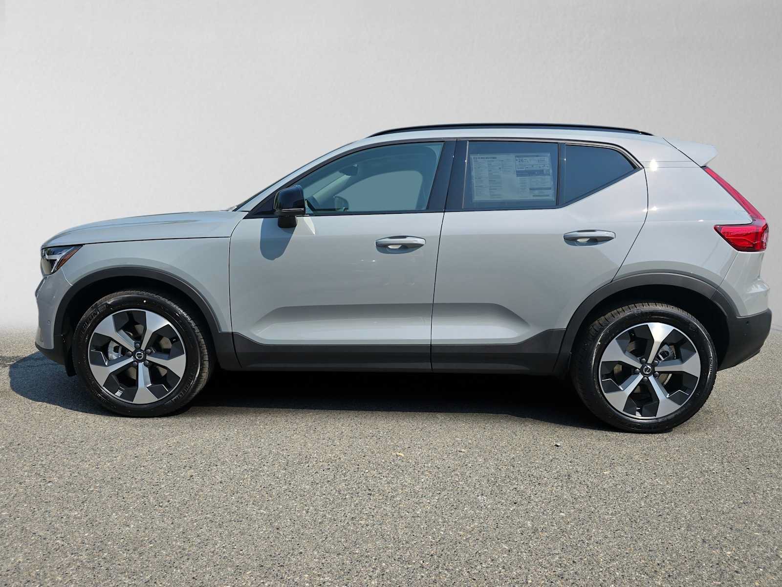 New 2026 Volvo XC40 B5 Plus w/ Protection Package Premier AWD/4WD image 6