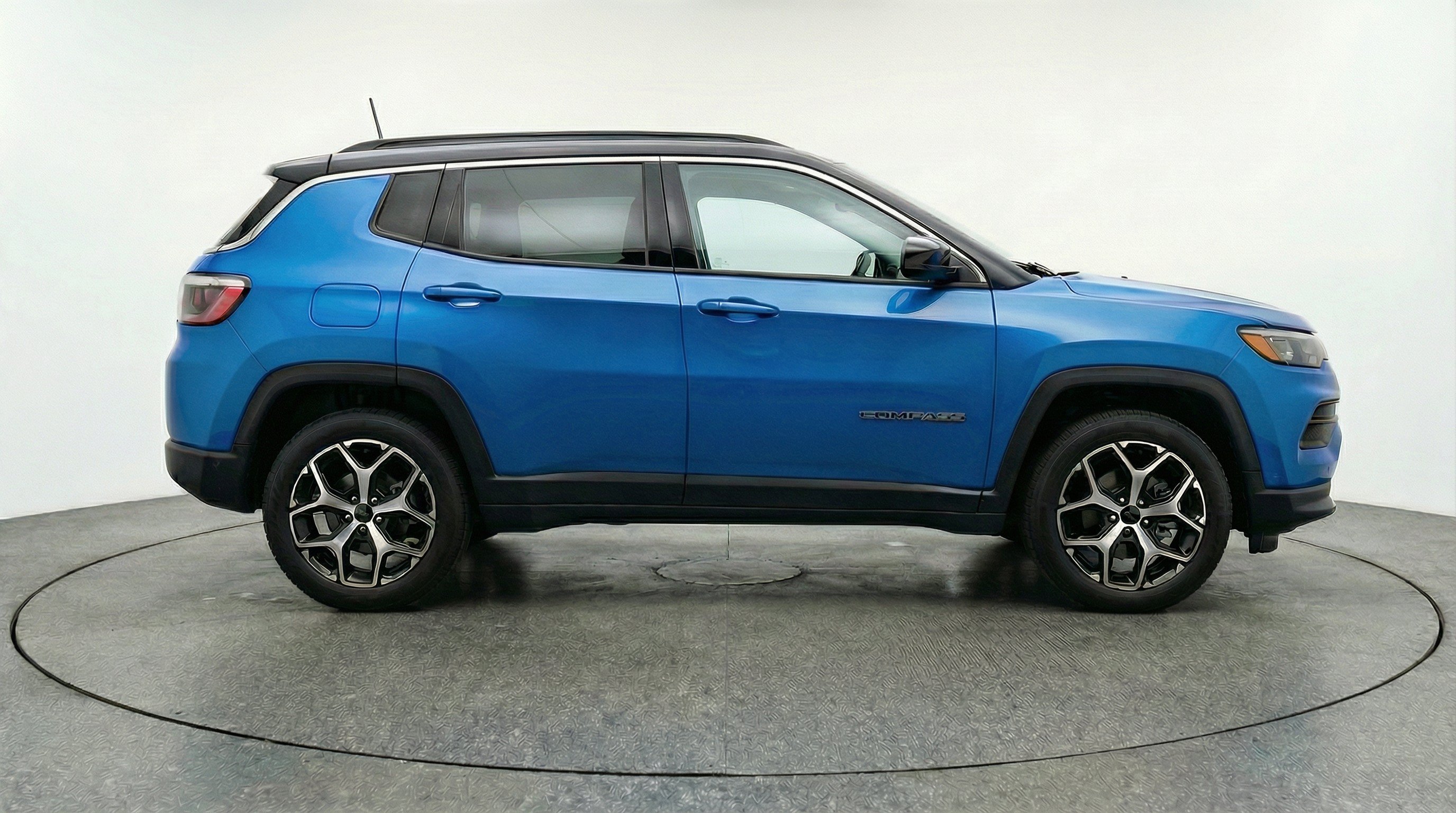 Used 2025 Jeep Compass Limited AWD/4WD image 11