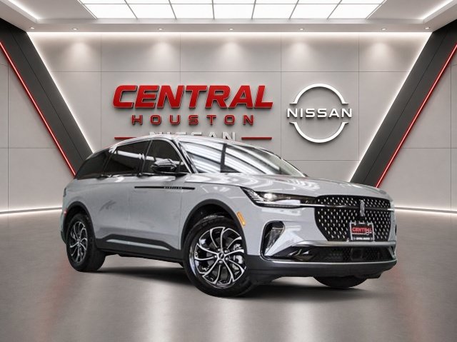Used 2026 Lincoln Nautilus Premier AWD/4WD image 1