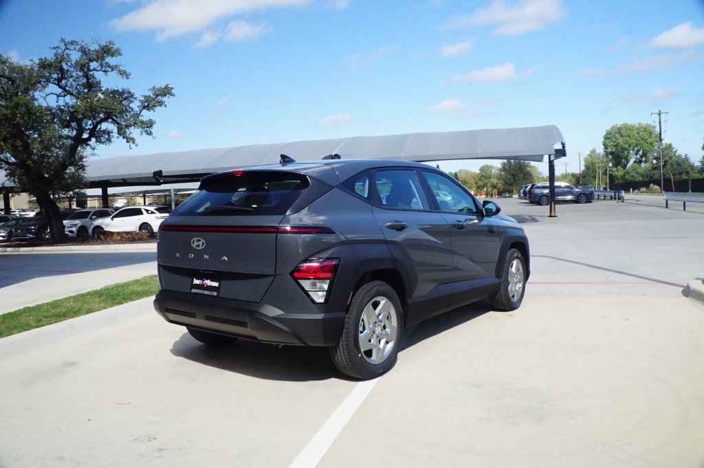 New 2027 Hyundai Kona SE FWD image 7