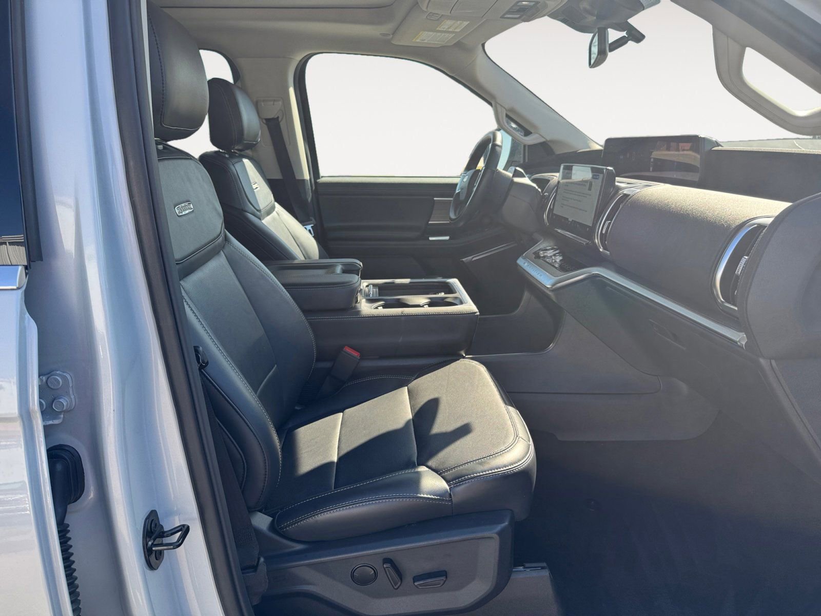 Used 2025 Ford Expedition Platinum image 15