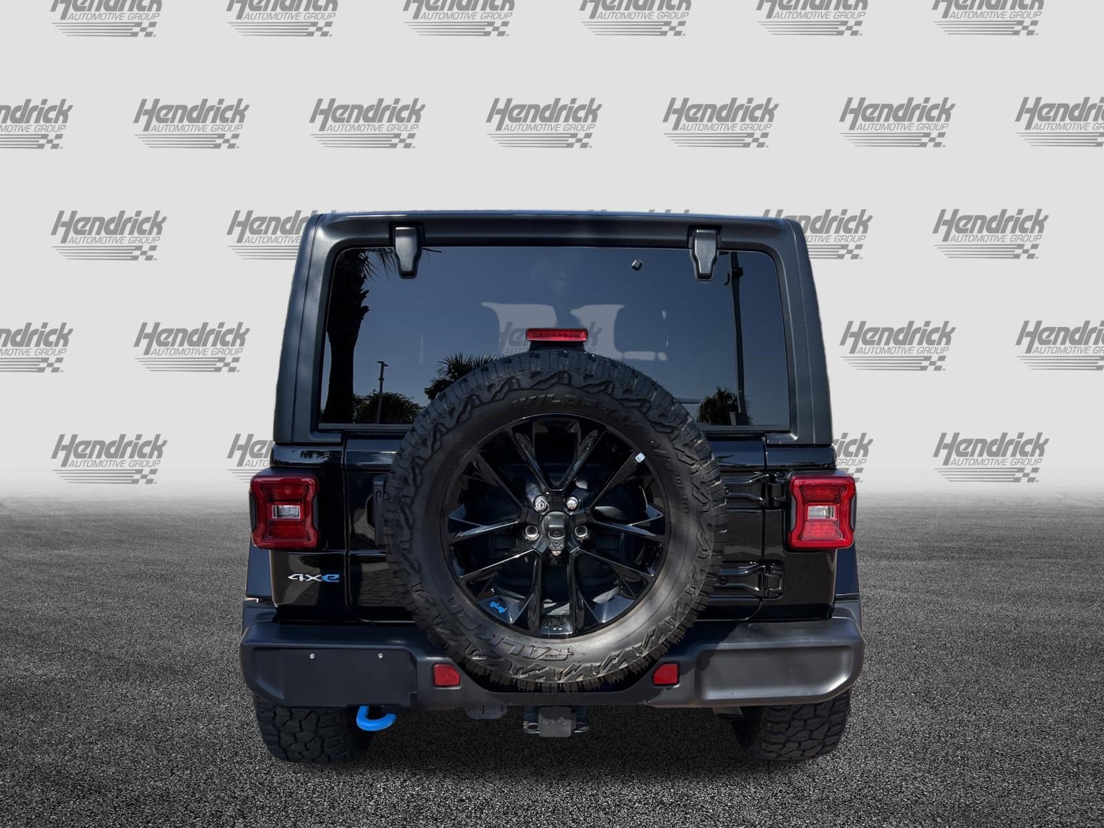 Used 2022 Jeep Wrangler Unlimited Sahara w/ Cold Weather Group image 9