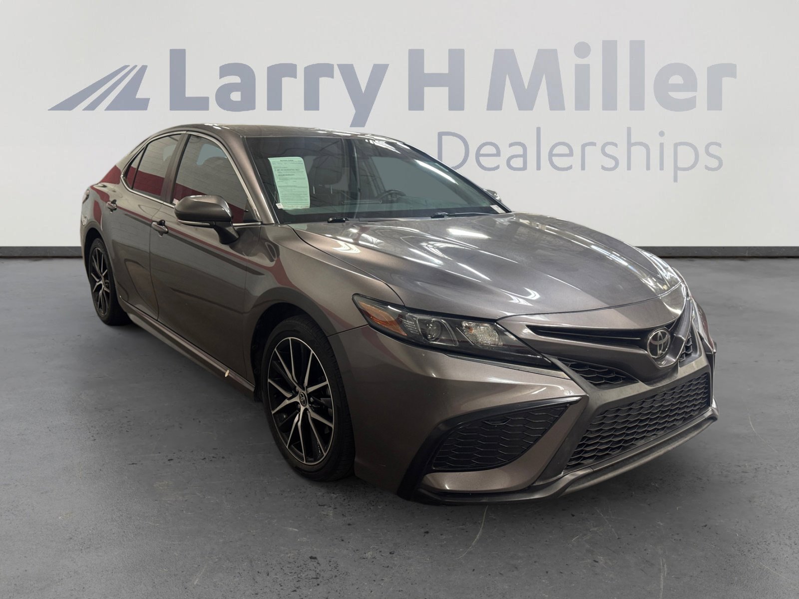 Used 2022 Toyota Camry SE FWD image 7