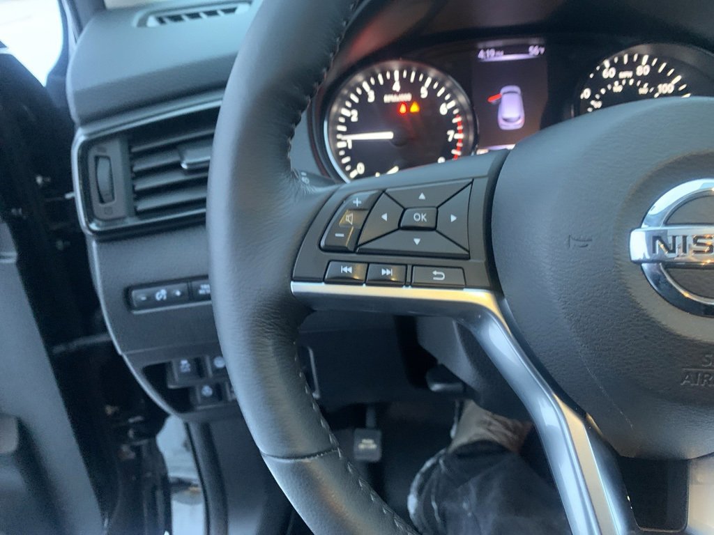 Used 2018 Nissan Rogue Sport SL w/ SL Premium Package image 19